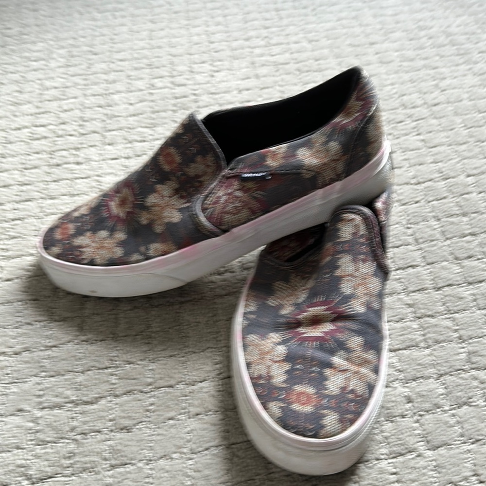 Women’s size 8 Vans slide on.